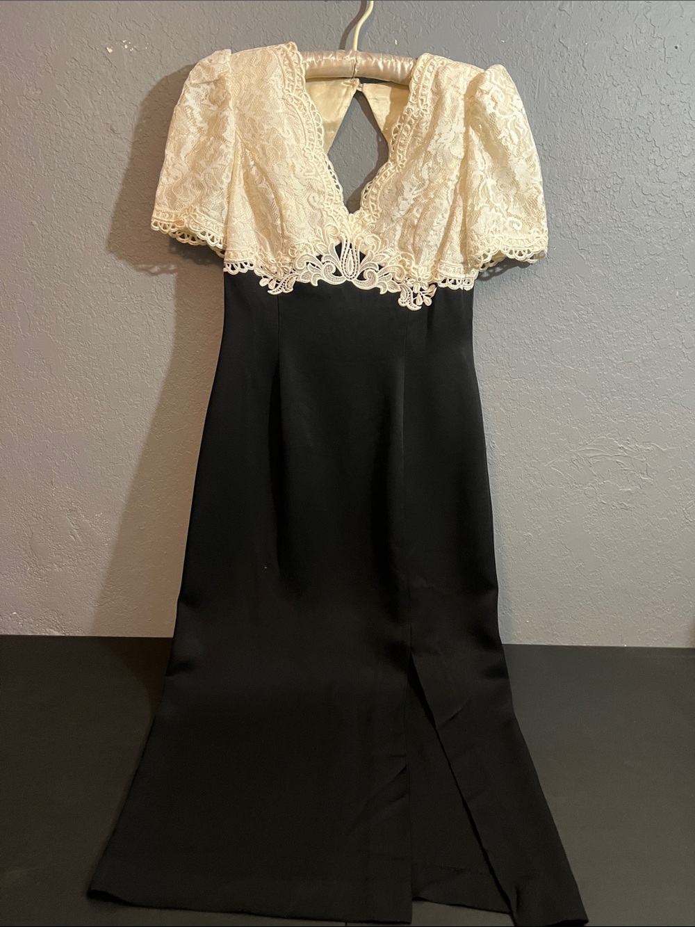 Beautiful Classy Jessica McClintock Black Maxi Dress with Cream Lace Bodice